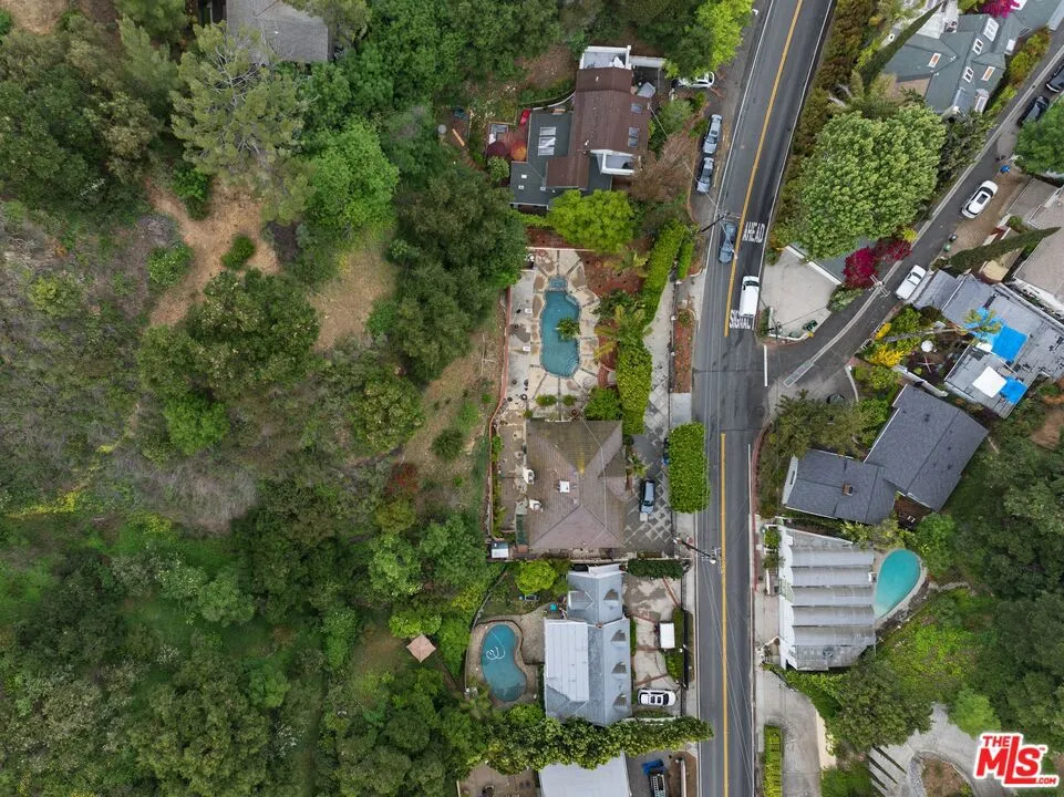 2431 Benedict Canyon Drive, Beverly Hills, California 90210 home-pic-65