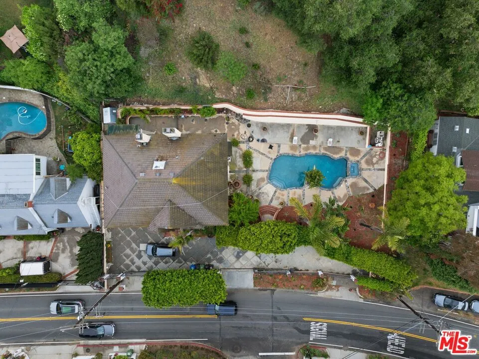2431 Benedict Canyon Drive, Beverly Hills, California 90210 home-pic-64
