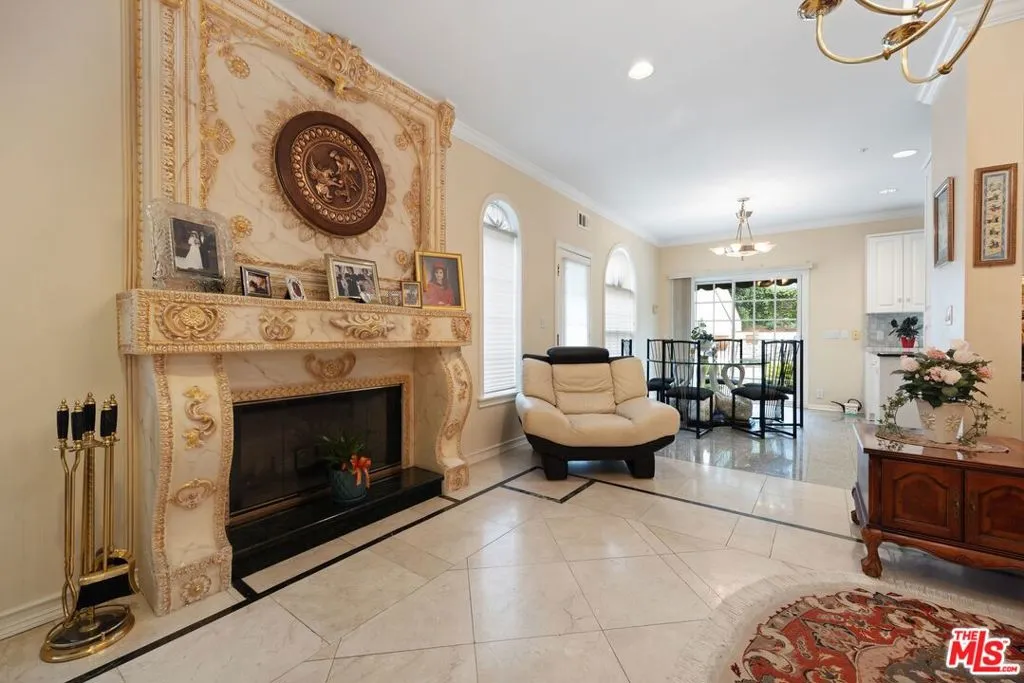 2431 Benedict Canyon Drive, Beverly Hills, California 90210 home-pic-27