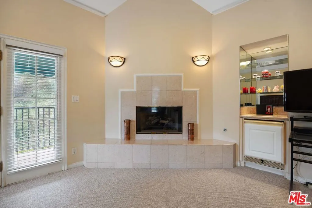 2431 Benedict Canyon Drive, Beverly Hills, California 90210 home-pic-37