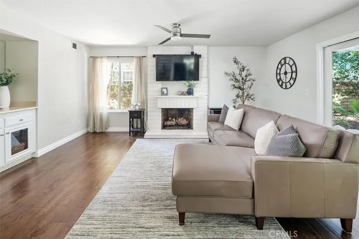 25654 Velan Drive, Valencia, California 91355