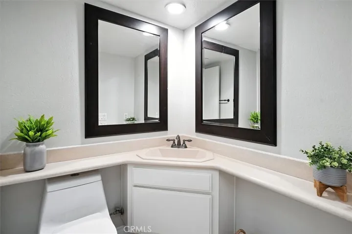 25654 Velan Drive, Valencia, California 91355
