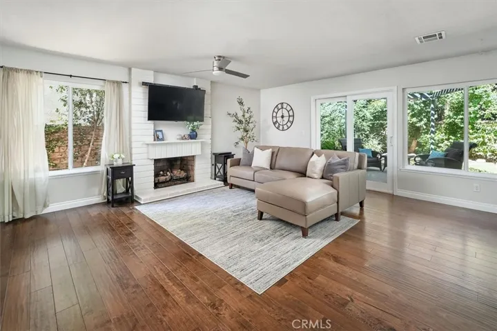 25654 Velan Drive, Valencia, California 91355