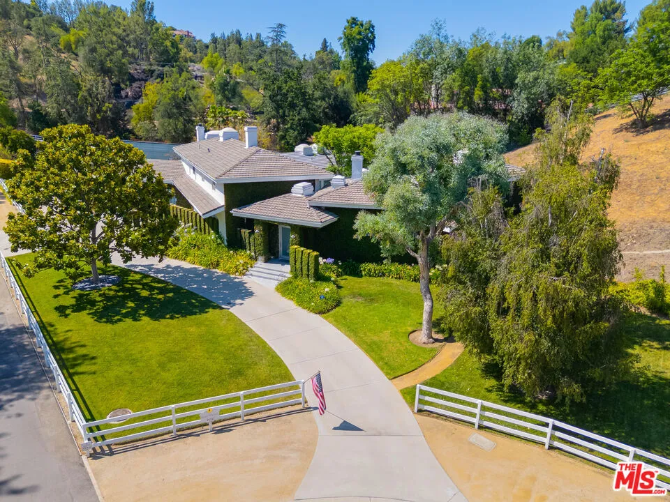 24341 Bridle Trail Road, Hidden Hills, California 91302 home-pic-31