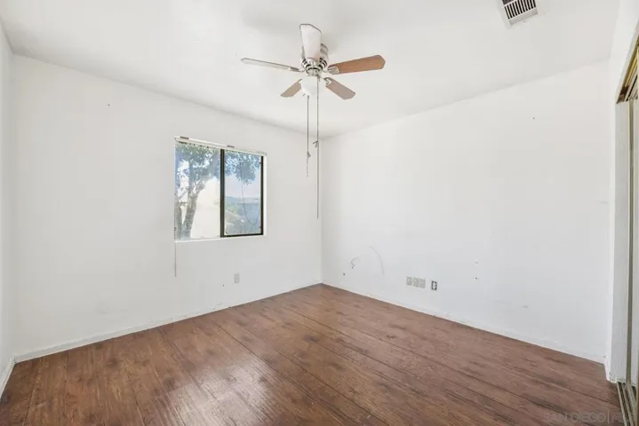 2070 Caraway St, Escondido, California 92026