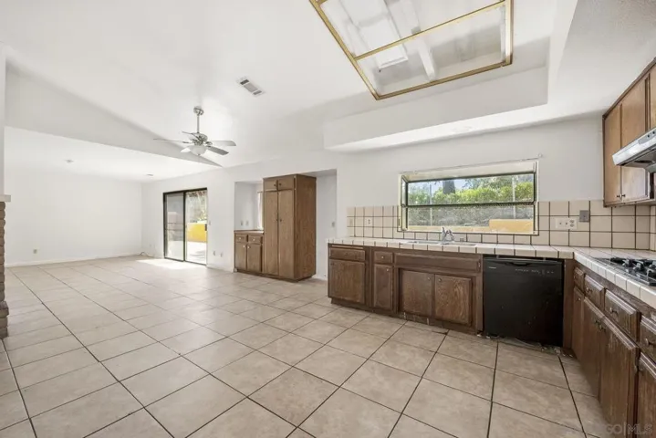2070 Caraway St, Escondido, California 92026