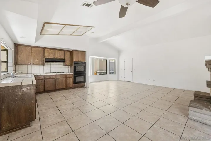 2070 Caraway St, Escondido, California 92026