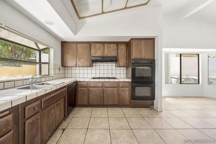 2070 Caraway St, Escondido, California 92026