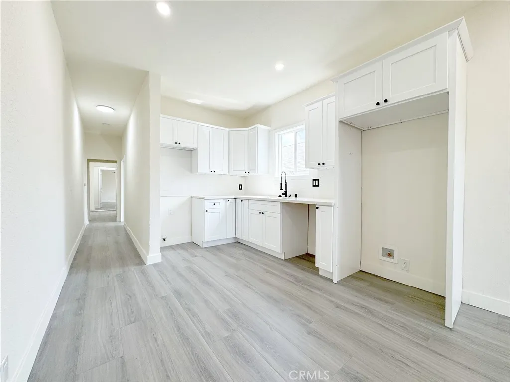 10408 Kalmia Street, Los Angeles, California 90002 home-pic-3