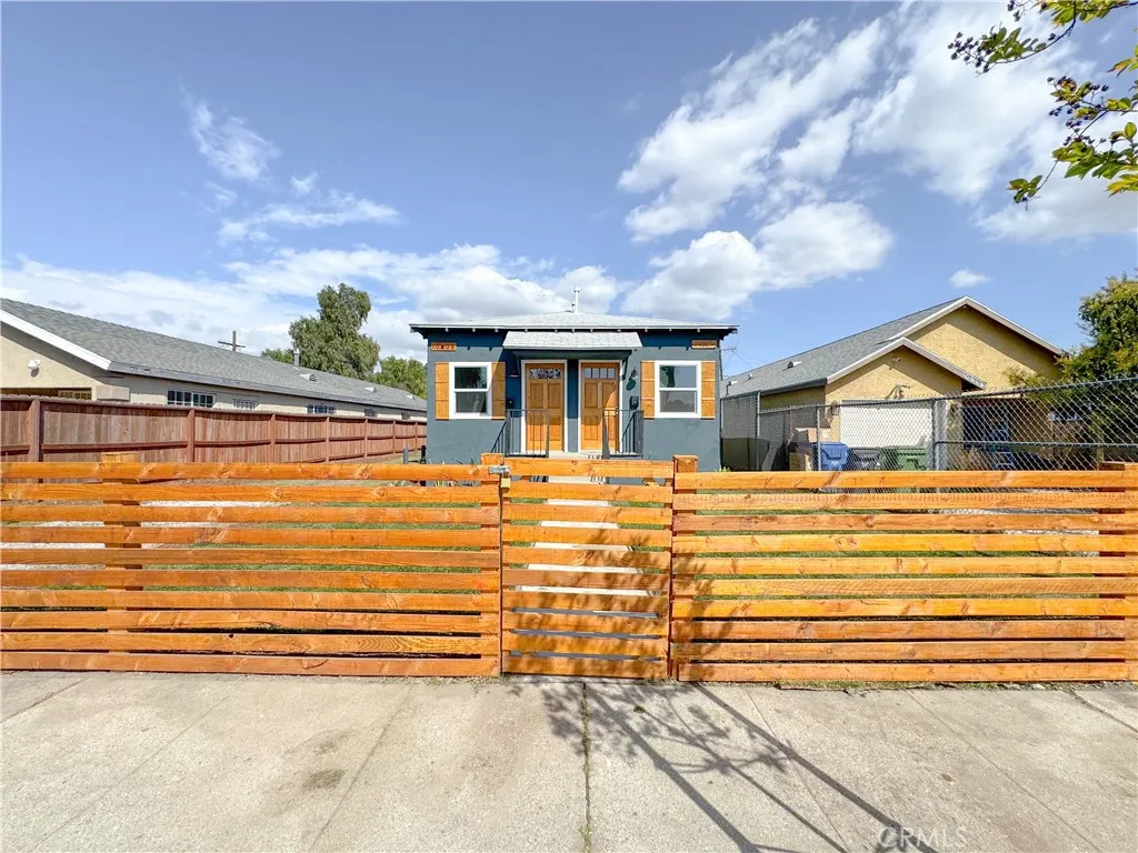 10408 Kalmia Street, Los Angeles, California 90002 home-pic-2