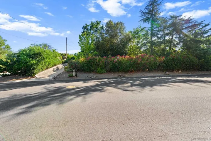 12830 Avenida La Valencia, Poway, California 92064