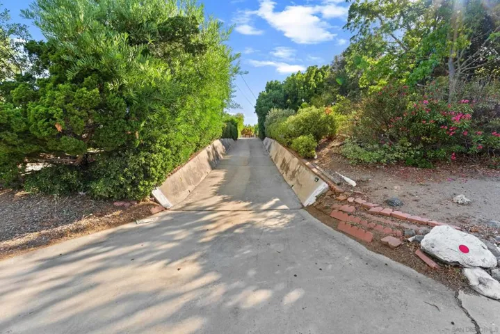 12830 Avenida La Valencia, Poway, California 92064