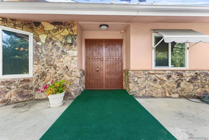 12830 Avenida La Valencia, Poway, California 92064