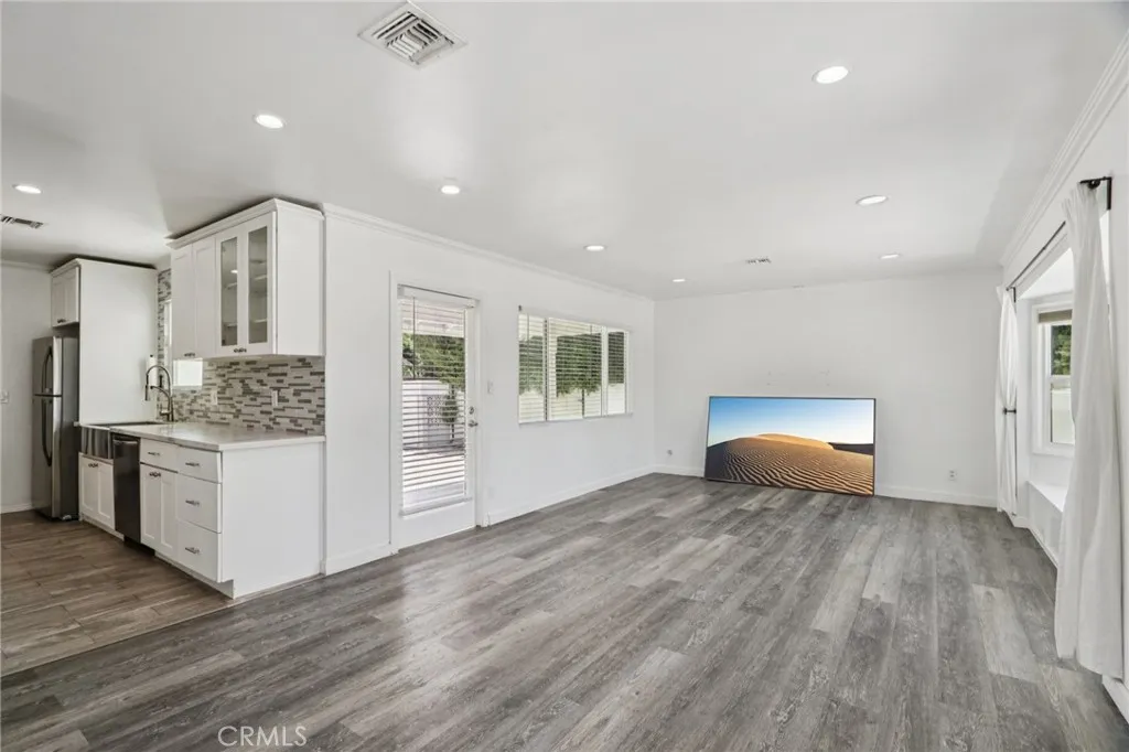 17043 Celtic Street, Granada Hills, California 91344 home-pic-8