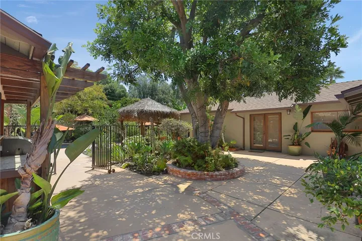 5866 Varna Avenue, Valley Glen, California 91401
