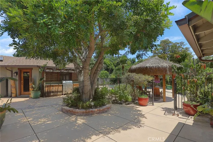5866 Varna Avenue, Valley Glen, California 91401