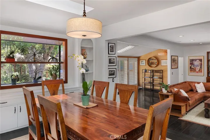 5866 Varna Avenue, Valley Glen, California 91401