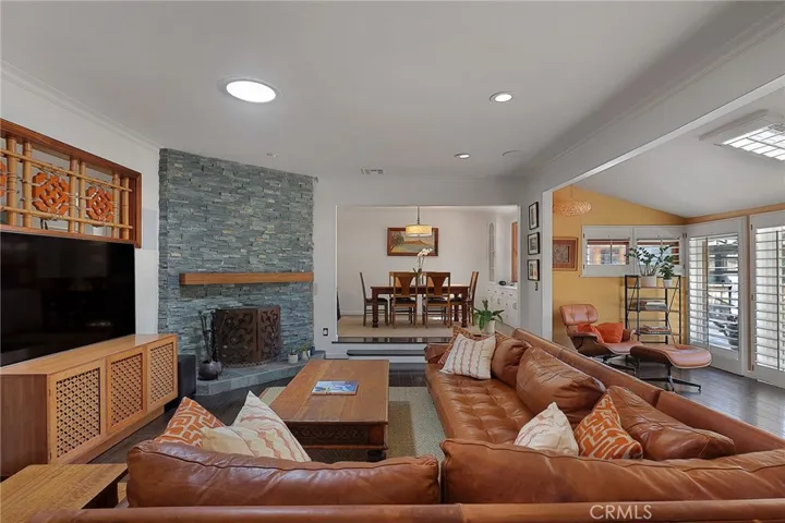 5866 Varna Avenue, Valley Glen, California 91401