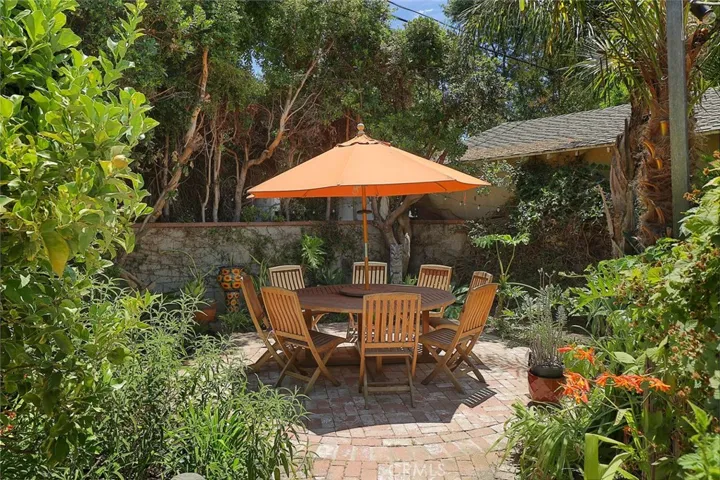 5866 Varna Avenue, Valley Glen, California 91401
