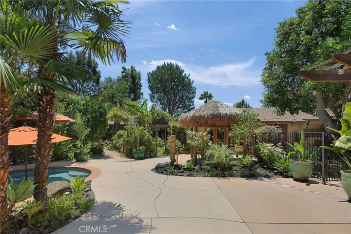 5866 Varna Avenue, Valley Glen, California 91401