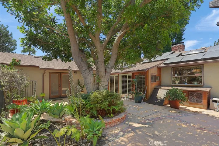 5866 Varna Avenue, Valley Glen, California 91401