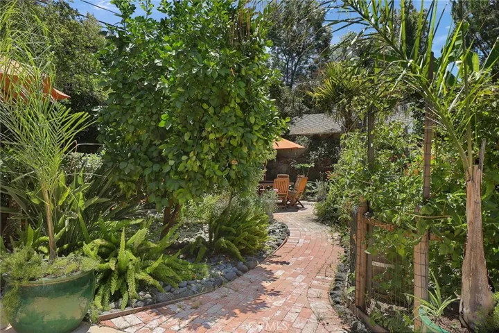 5866 Varna Avenue, Valley Glen, California 91401