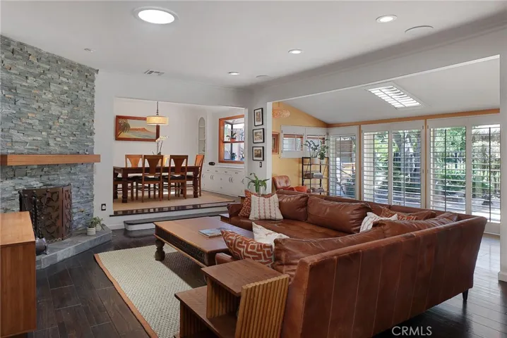 5866 Varna Avenue, Valley Glen, California 91401