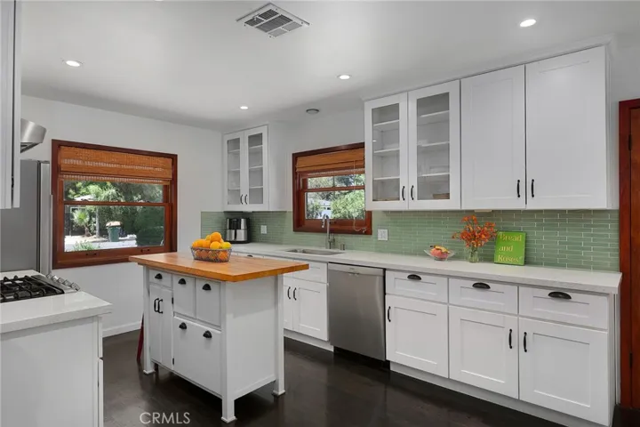 5866 Varna Avenue, Valley Glen, California 91401