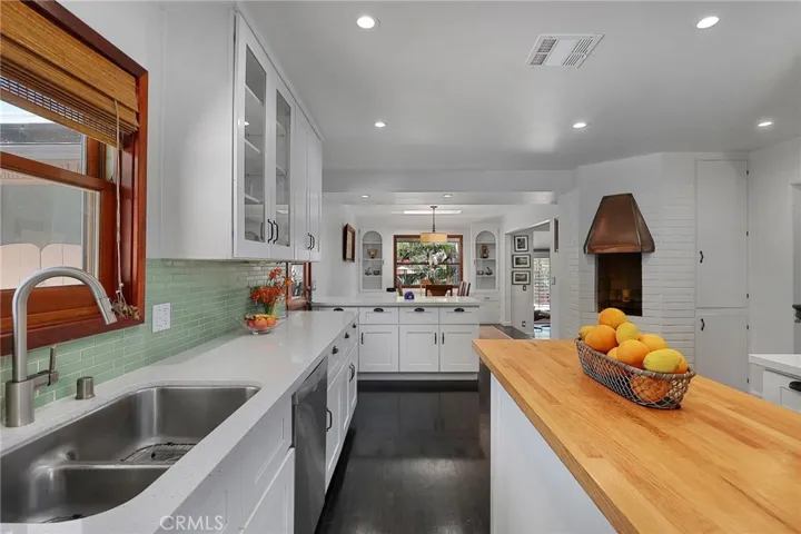 5866 Varna Avenue, Valley Glen, California 91401