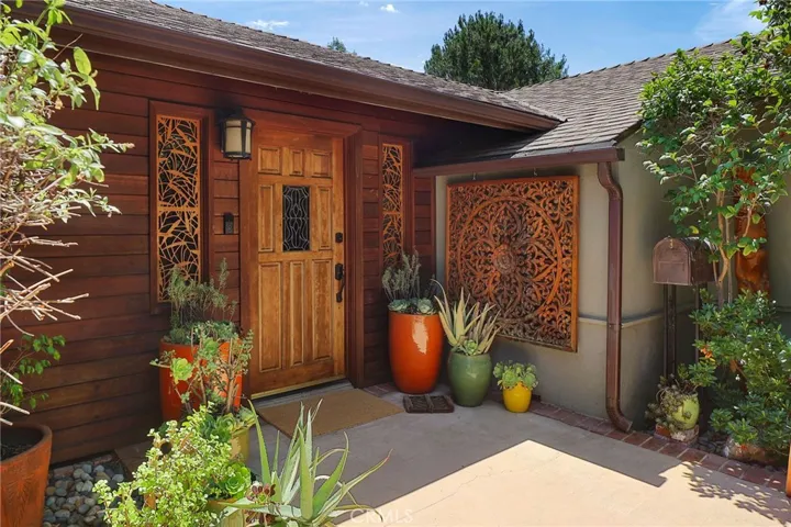 5866 Varna Avenue, Valley Glen, California 91401