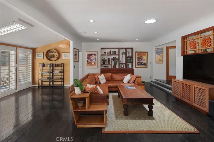 5866 Varna Avenue, Valley Glen, California 91401
