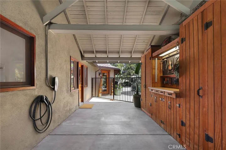 5866 Varna Avenue, Valley Glen, California 91401