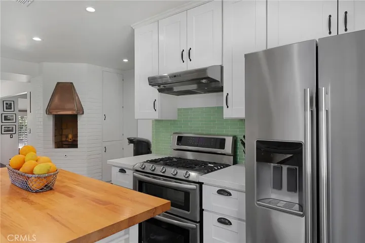 5866 Varna Avenue, Valley Glen, California 91401