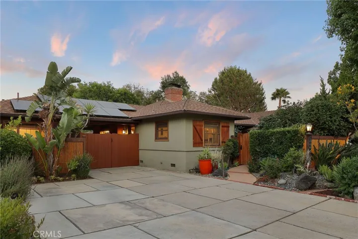 5866 Varna Avenue, Valley Glen, California 91401