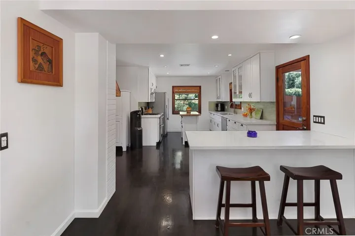 5866 Varna Avenue, Valley Glen, California 91401