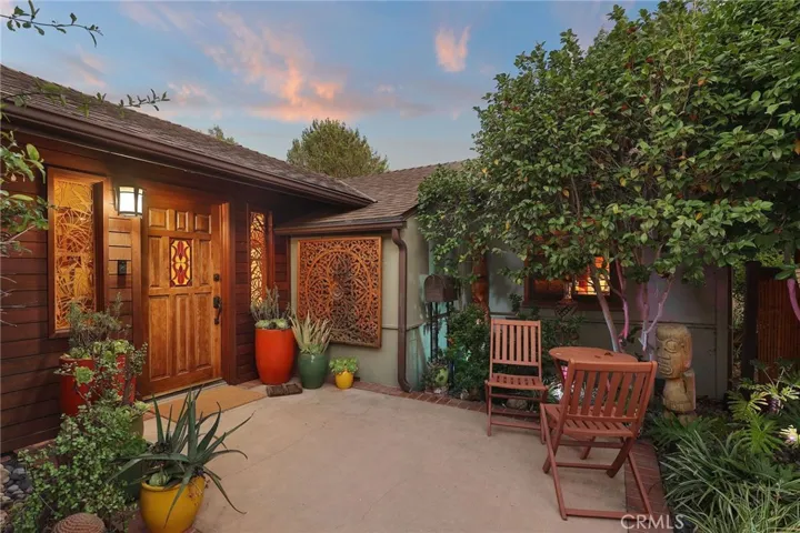5866 Varna Avenue, Valley Glen, California 91401