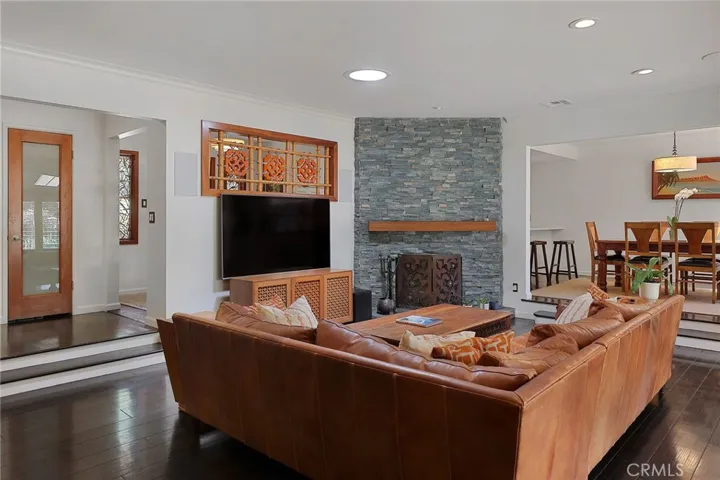 5866 Varna Avenue, Valley Glen, California 91401