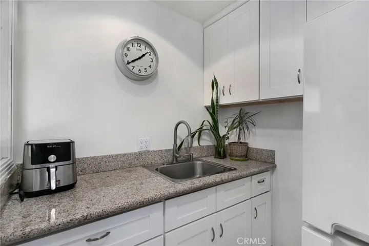 5866 Varna Avenue, Valley Glen, California 91401