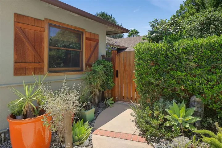 5866 Varna Avenue, Valley Glen, California 91401