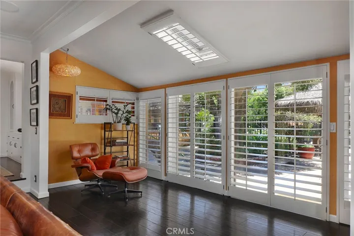 5866 Varna Avenue, Valley Glen, California 91401