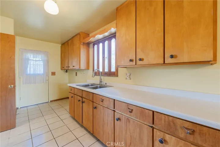 2001 W Jan Way, Santa Ana, California 92704
