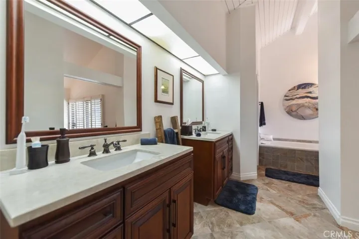 17 Elderberry, Irvine, California 92603
