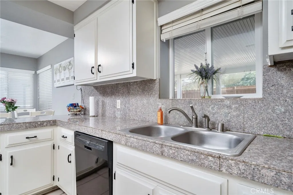 10147 Primrose Avenue, Hesperia, California 92345 home-pic-10