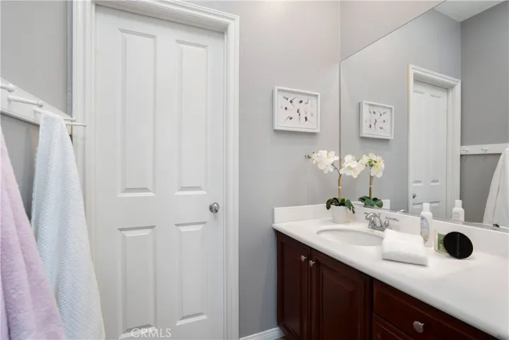 Jack and Jill bath between upstairs bedroom #2 and #3.