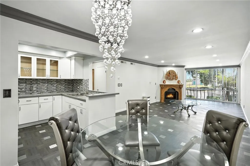 12720 Burbank Boulevard 121, Valley Village, California 91607 home-pic-5