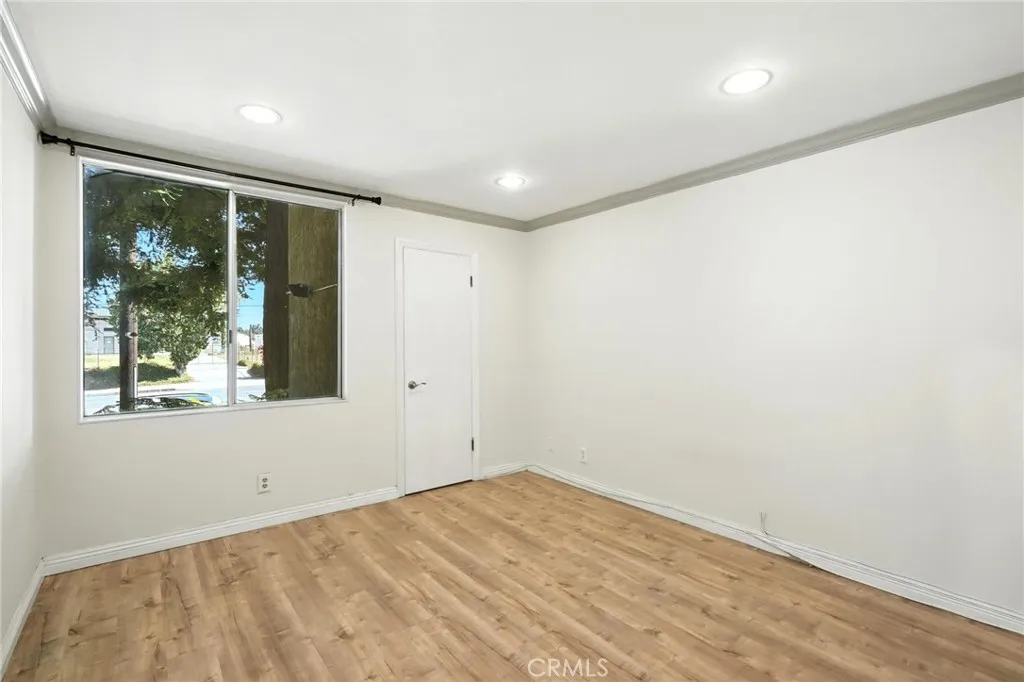 12720 Burbank Boulevard 121, Valley Village, California 91607 home-pic-9