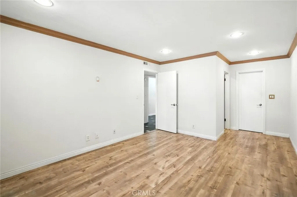 12720 Burbank Boulevard 121, Valley Village, California 91607 home-pic-11