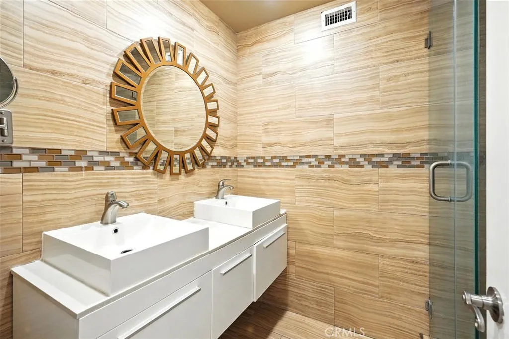 12720 Burbank Boulevard 121, Valley Village, California 91607 home-pic-12