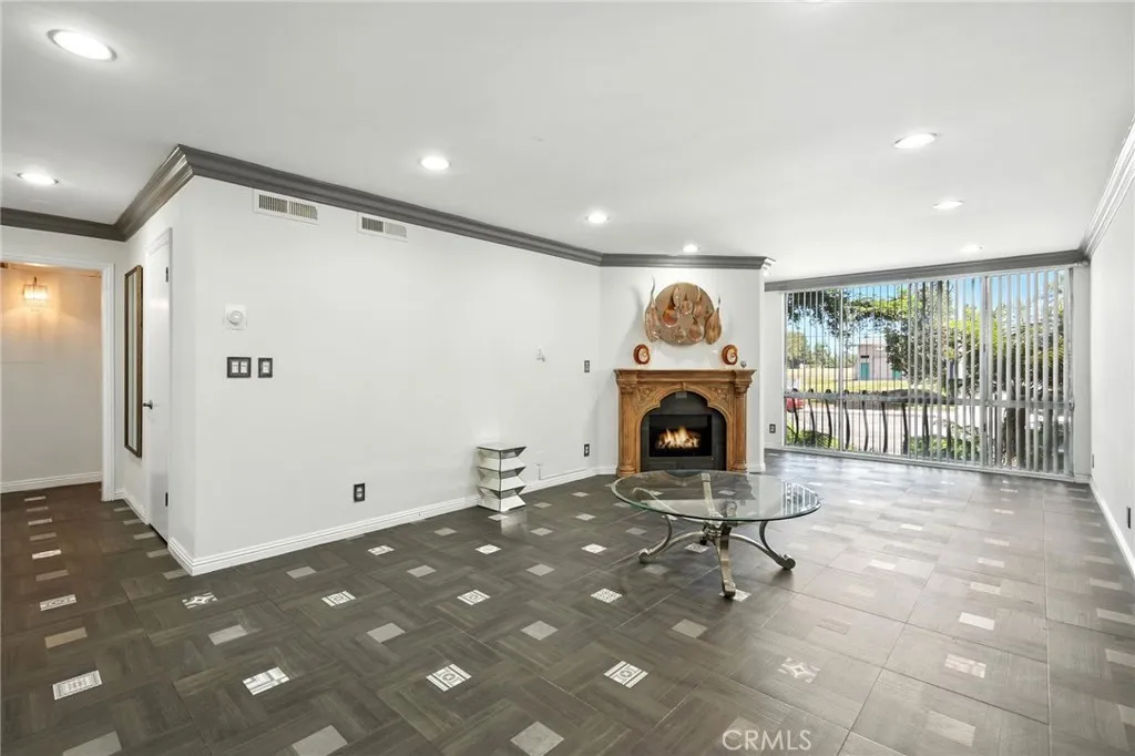 12720 Burbank Boulevard 121, Valley Village, California 91607 home-pic-6