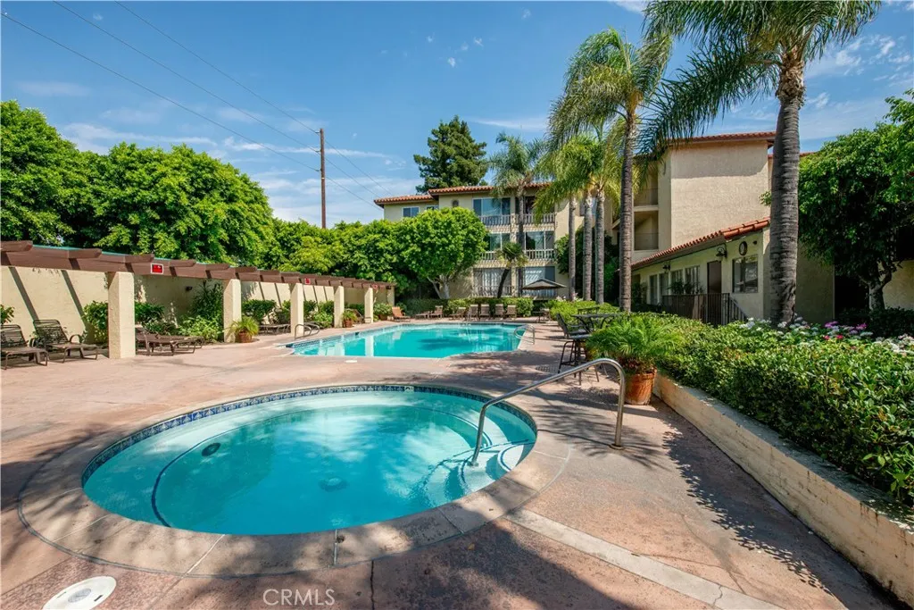 12720 Burbank Boulevard 121, Valley Village, California 91607 home-pic-16